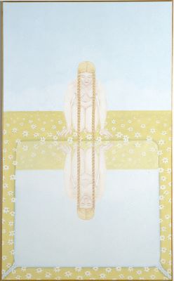 Stúlka með sítt hár að spegla sig í vatni