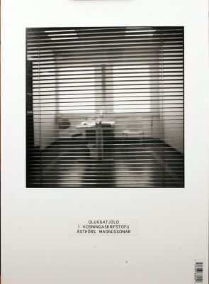 Gluggatjöld í kosningaskrifstofu Ástþórs Magnússonar