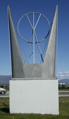 Undir friðar og landnámssól