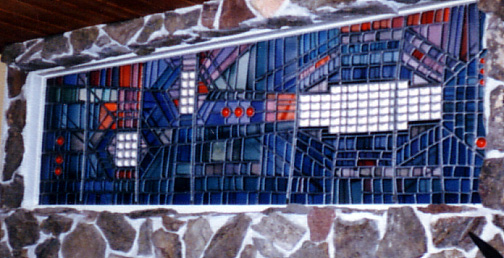 Án titils, steindur gluggi