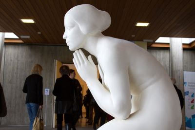 Bedúínakona á bæn