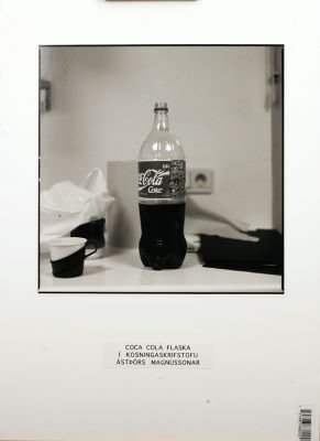 Kókakólaflaska á kosningaskrifstofu Ástþórs Magnússonar