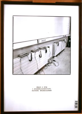 Símar á ofni í kosningaskrifstofu Ástþórs Magnússonar