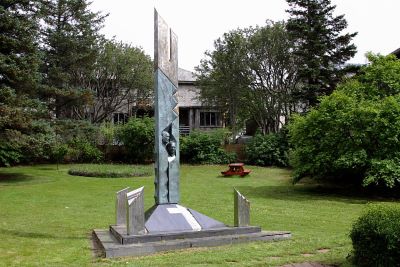 Minnisvarði um hjónin Thor Jensen og Margréti Þorbjörgu Kristjánsdóttur