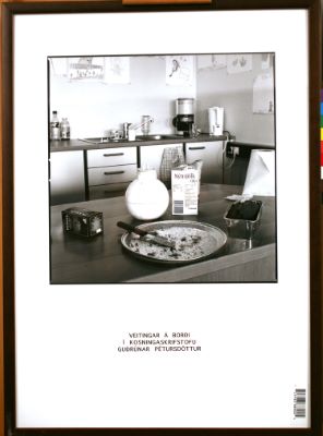 Veitingar á borði í kosningaskrifstofu Guðrúnar Pétursdóttur